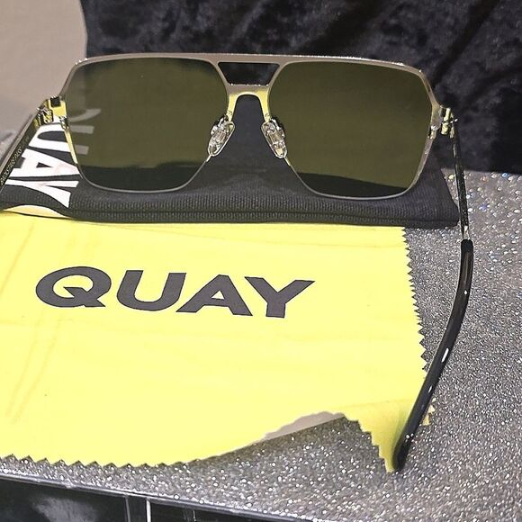 Quay Australia Backstage Pass Square Aviator Polorized Sunglasses - Picture 13 of 14